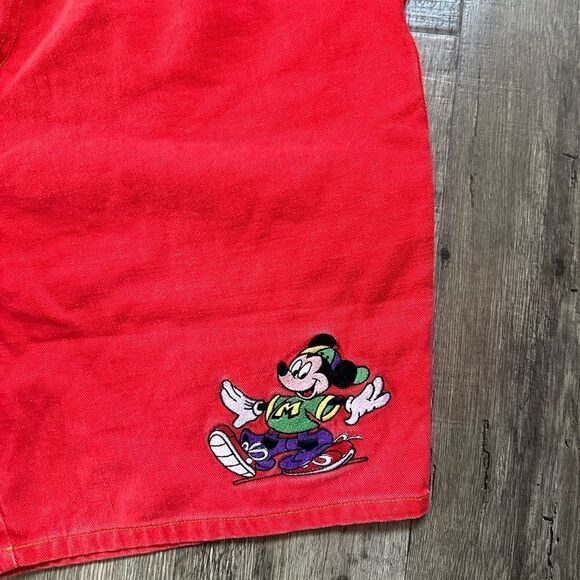 VINTAGE 1990S WALT DISNEY MICKEY MOUSE RED DENIM SHORTS SIZE 40 - Picture 2 of 4